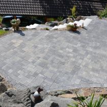 sitzflaeche aus betonsteinen